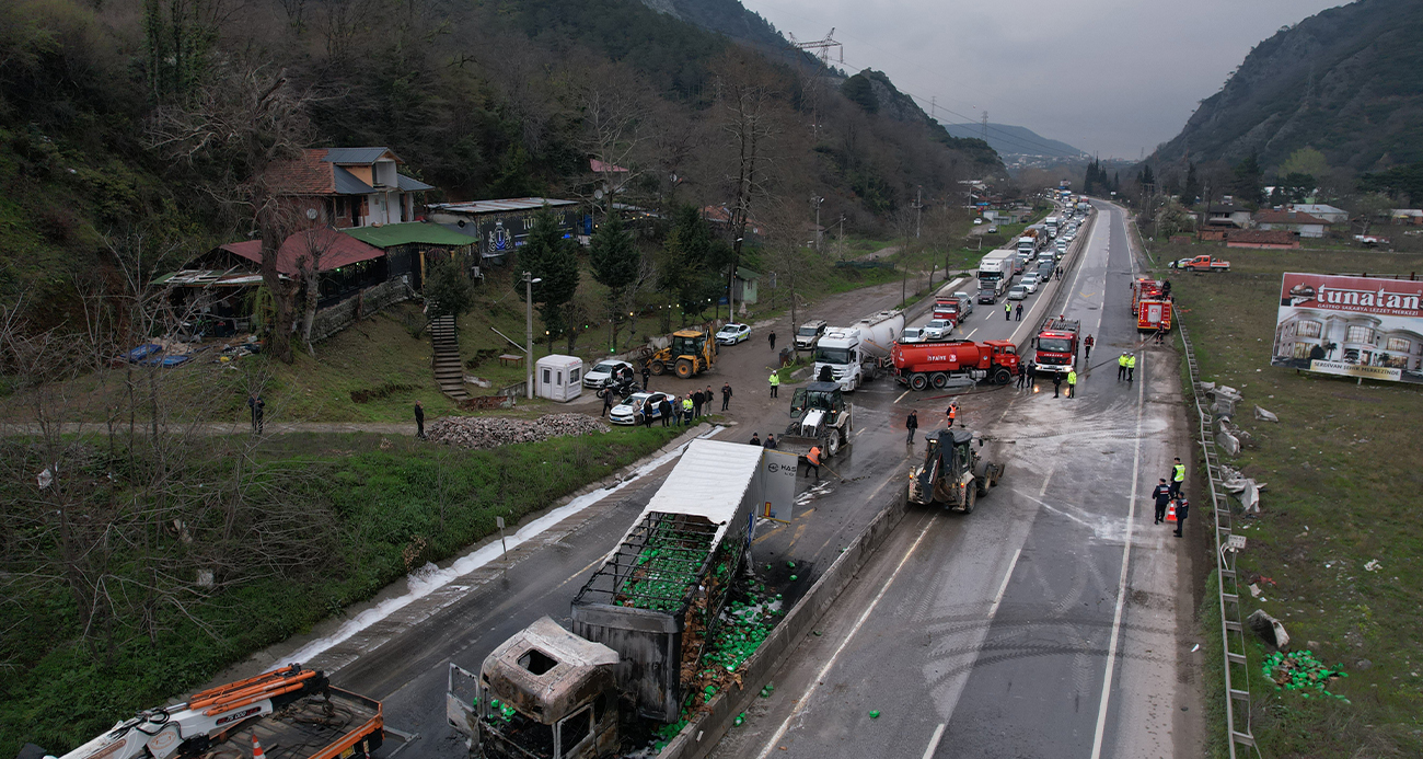 Sakarya’da Tır Kazası: D-650 Karayolu Felç Oldu