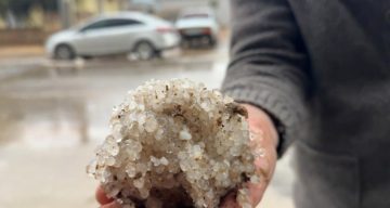 Şanlıurfa Suruç’ta Dolu Yağışı Günlük Hayatı Felç Etti