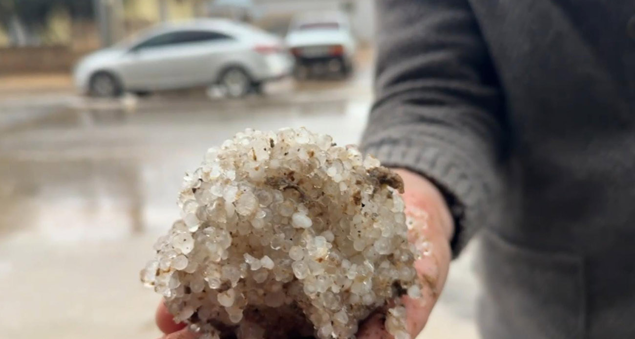 Şanlıurfa Suruç’ta Dolu Yağışı Günlük Hayatı Felç Etti