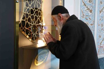 Sivas Paşa Camii’nde Peygamber Efendimizin Sakal-ı Şerifi Her Gün Ziyarete Açık