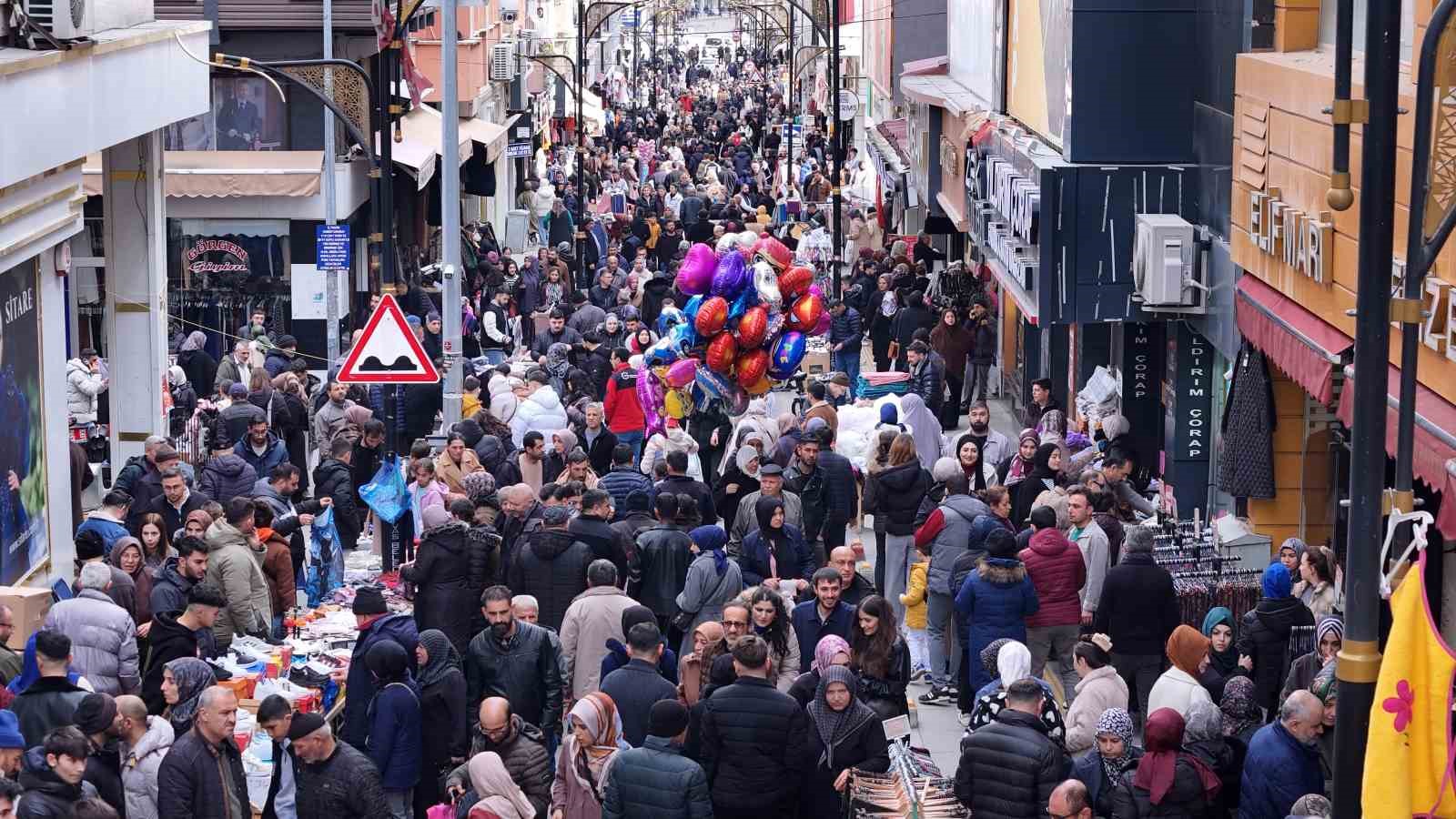 Sivas Sokakları Bayram Coşkusuyla Dolup Taştı
