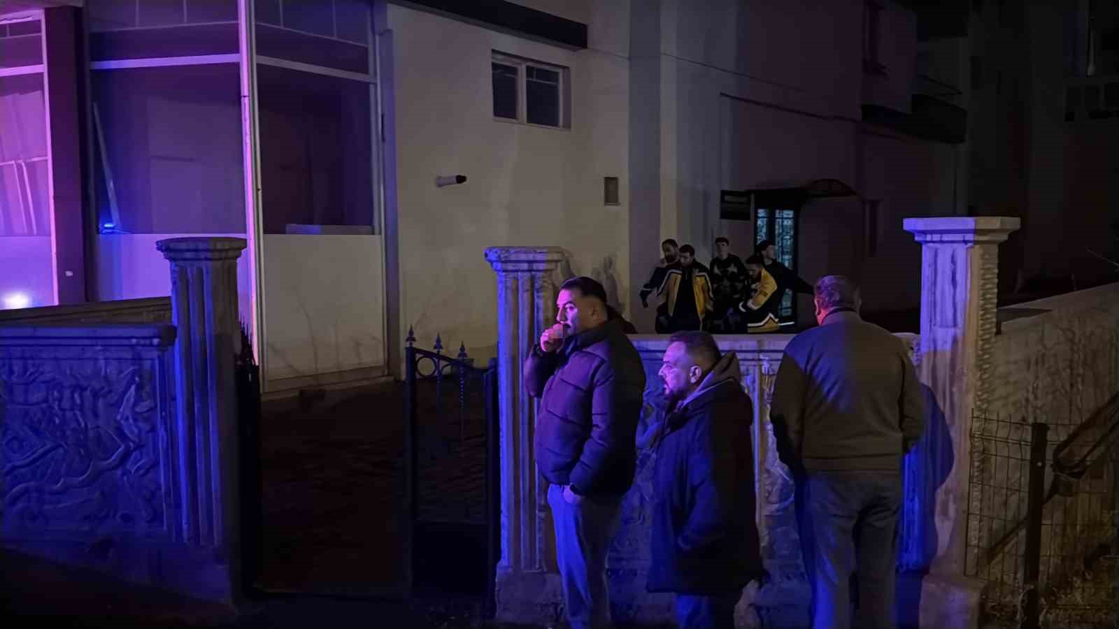 Sivas’ta Aile İçi Tragedi: 15 Yaşındaki Genç, Ağabeyini ve Babasını Öldürdü