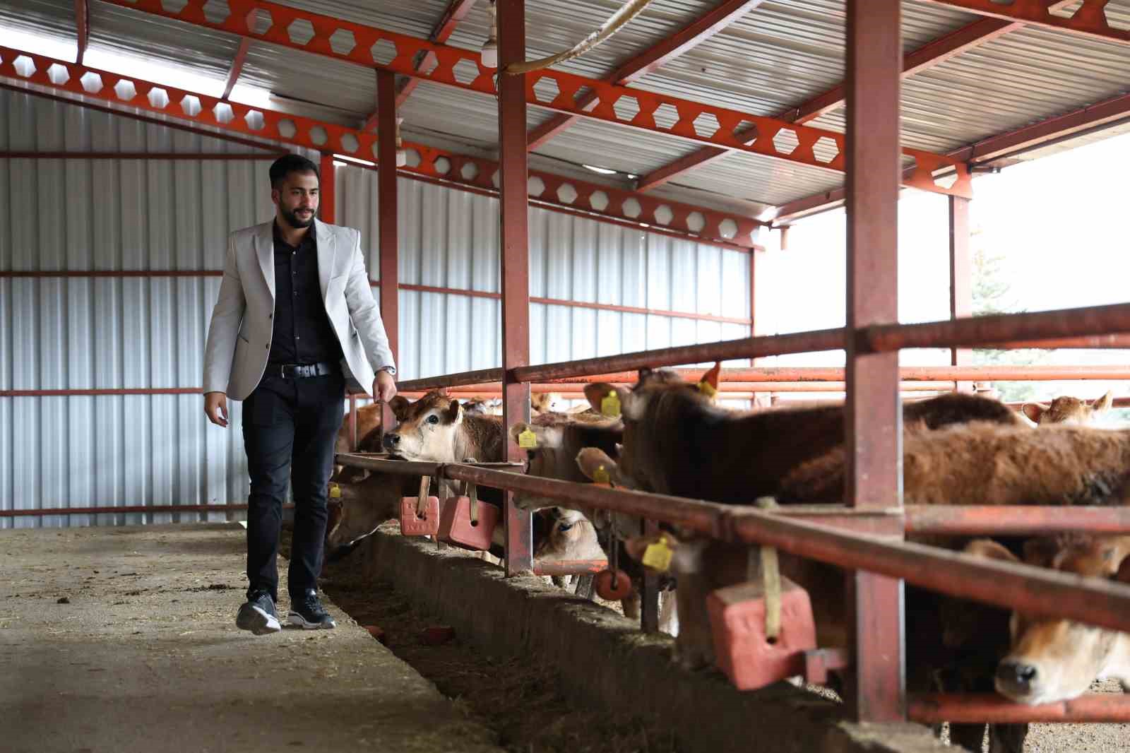 Sivas’ta Genç Girişimci Üniversiteyi Bırakıp Çiftçiliği Modernize Ediyor