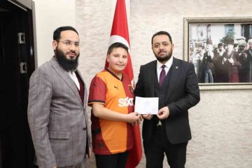 Sivas’ta Genç Öğrenci Bayram Harçlığını Filistin İçin Bağışladı