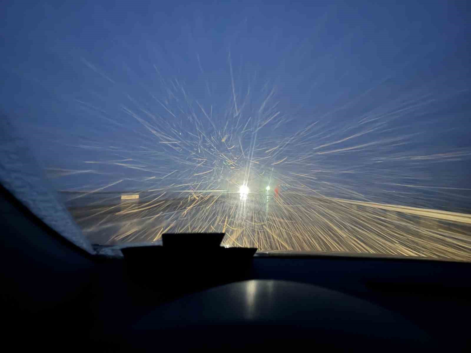 Sivas’ta Mart Sürprizi: Bahar Havasından Kar Yağışına