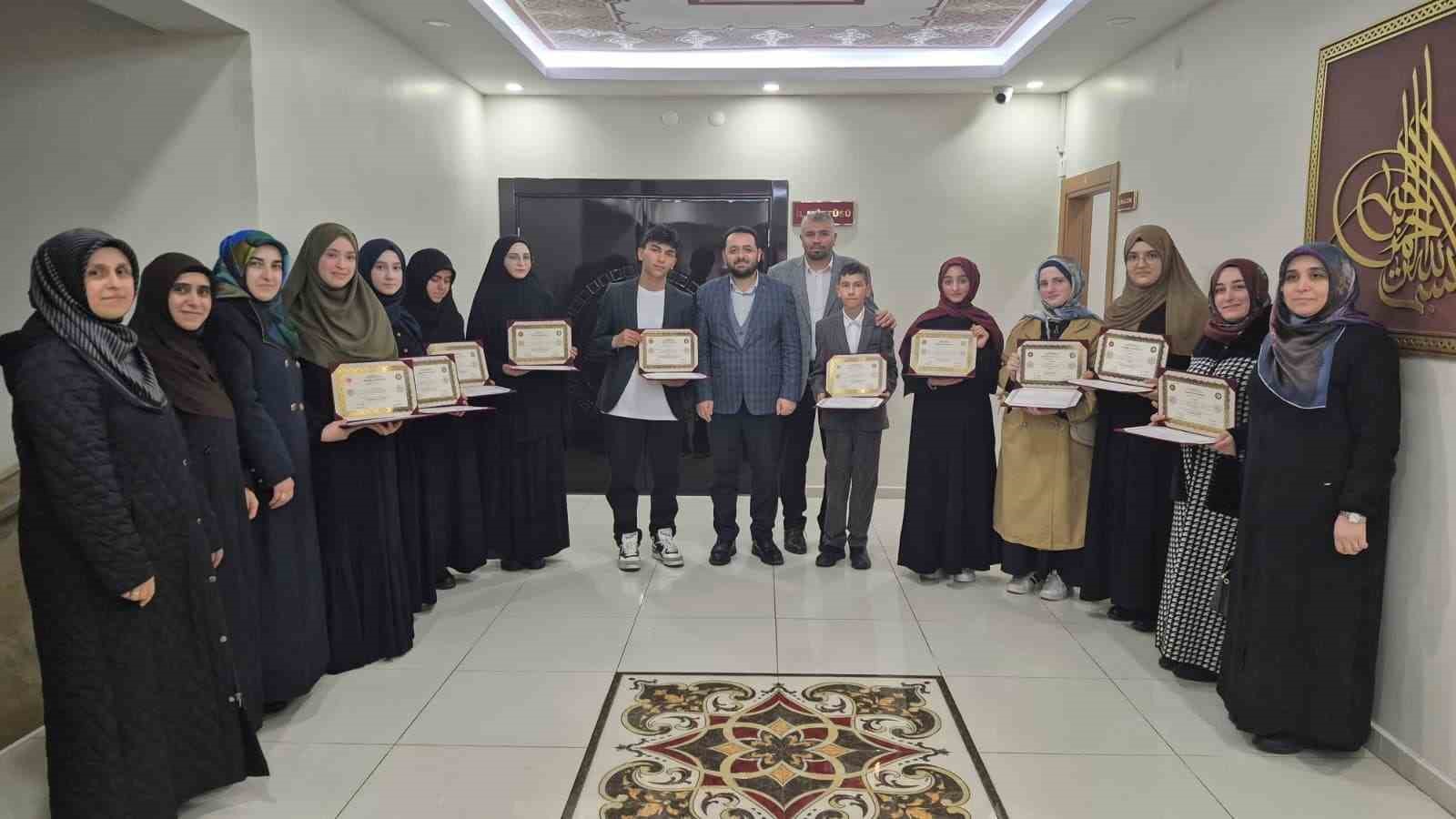 Sivas’ta Öğrencilere Hafızlık Belgeleri Takdim Edildi