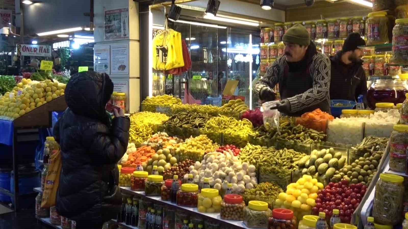 Sivas’ta Ramazan Coşkusu: 35 Çeşit Turşu İle İftar Sofraları Renkleniyor