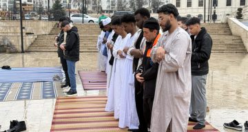 Sivas’ta Tarihi Kale Camii’nde Bayram Namazı Coşkusu