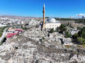 Sivas’ta Yukarı Tekke Kayalıkları Güvenli Hale Getiriliyor