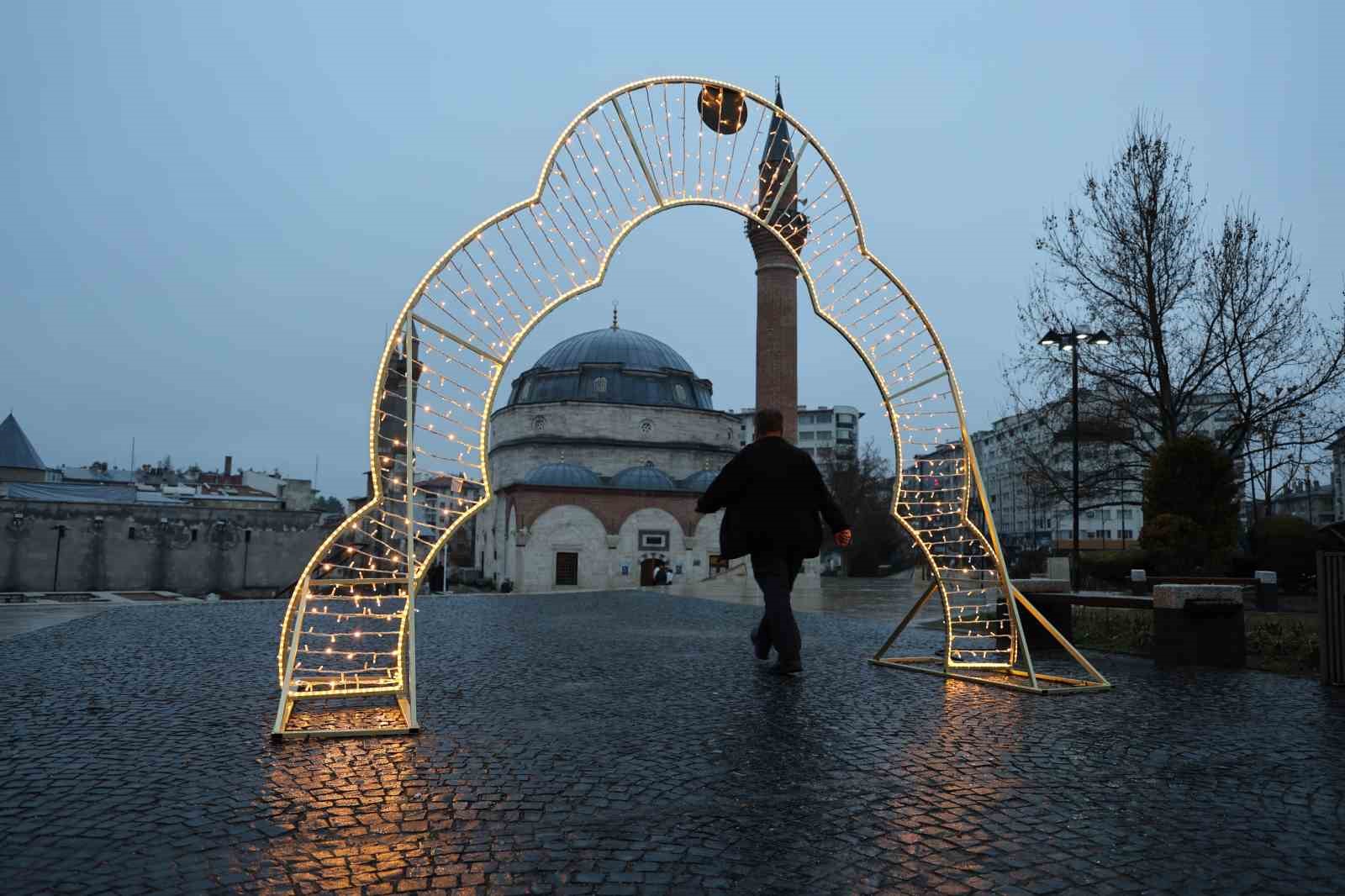 Sivas’taki Tarihi Kale Camii’nde Uluslararası Bayram Coşkusu