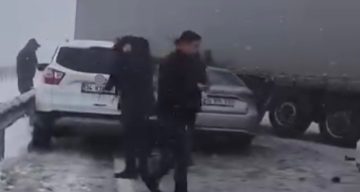 Siverek-Diyarbakır Yolunda Yoğun Kar Altında Zincirleme Kaza: Trafik Durdu