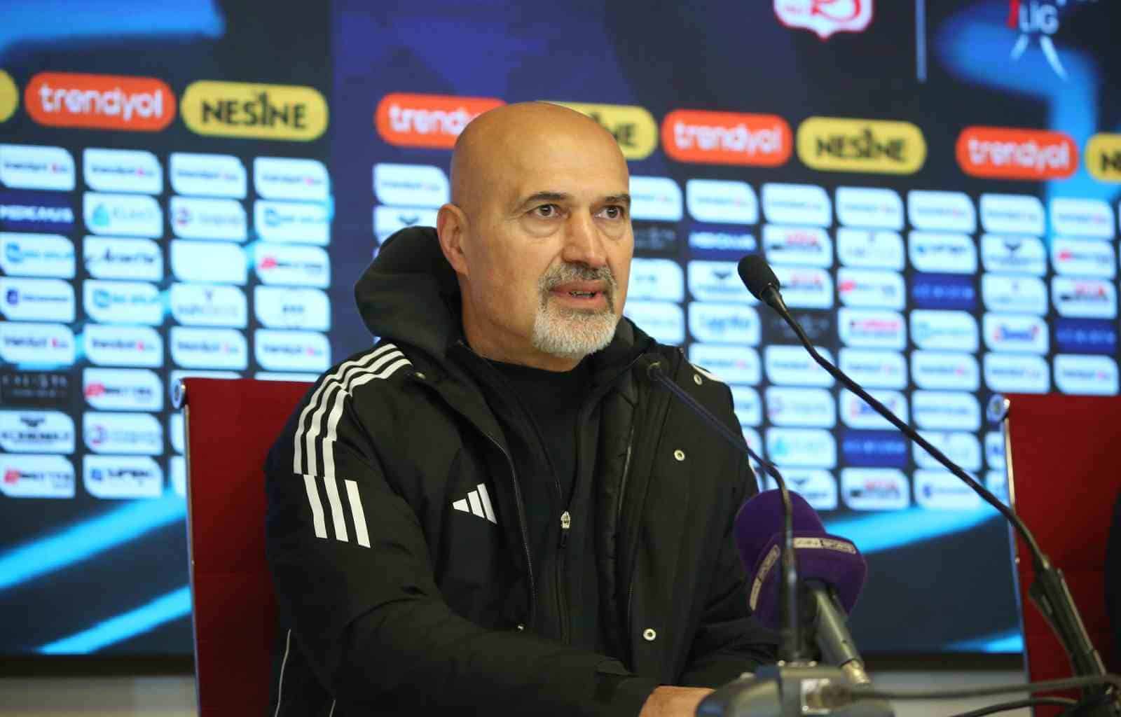 Ümraniyespor Teknik Direktörü Açıkgöz: Sivasspor Karşısında Zorlandık