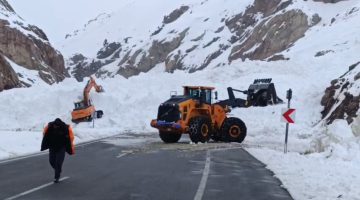 Van-Hakkari Karayolu’nda Çığ Felaketi: Araçlar Yolda Mahsur Kaldı