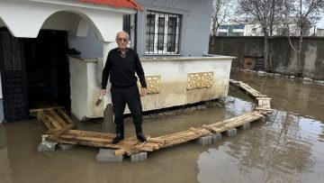 Yüksekova’da Su Baskınlarına Karşı Tahta Köprü Çözümü