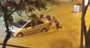 Adana’da Sağanak Yağışlar Günlük Yaşamı Felç Etti