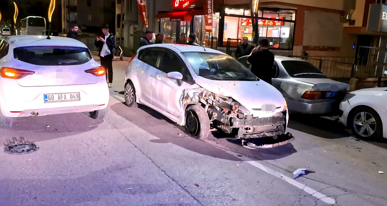 Aksaray’da Alkollü Sürücü Dehşeti: 3 Araç Hasar Gördü