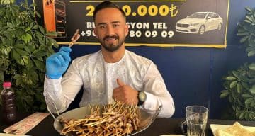 Alanya’da Çöp Şiş Yeme Yarışması Renkli Görüntülere Sahne Oldu