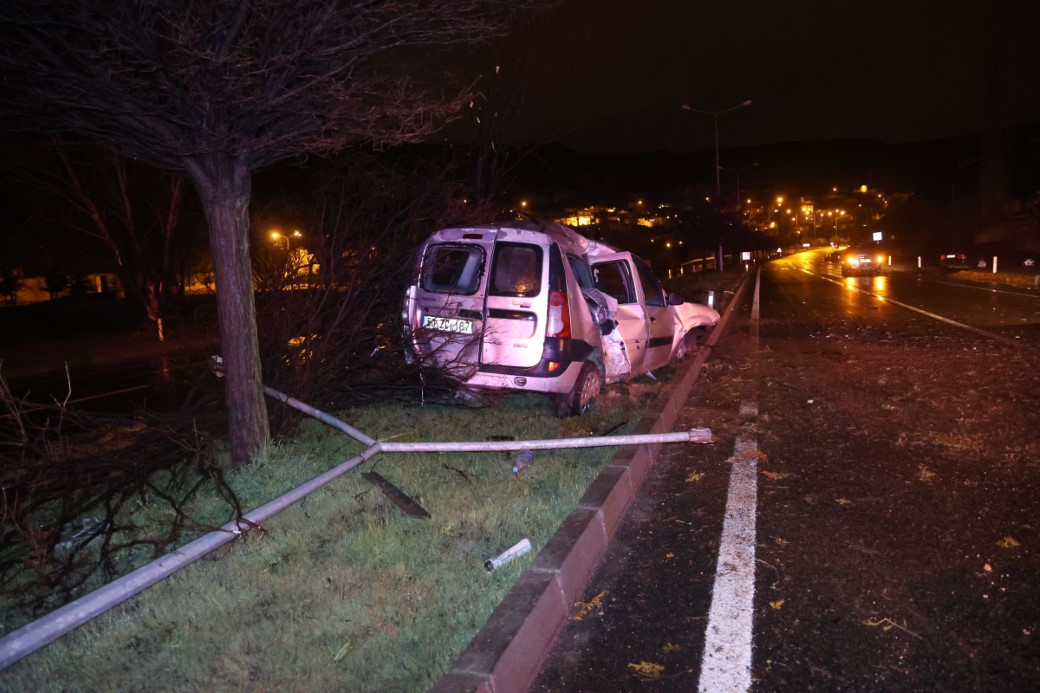 Alkollü Sürücü Kazadan Sonra Çalılıklara Gizlendi