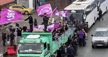 Amatör maçta ilginç görüntüler: Taraftarlar kamyon kasasında maça gitti