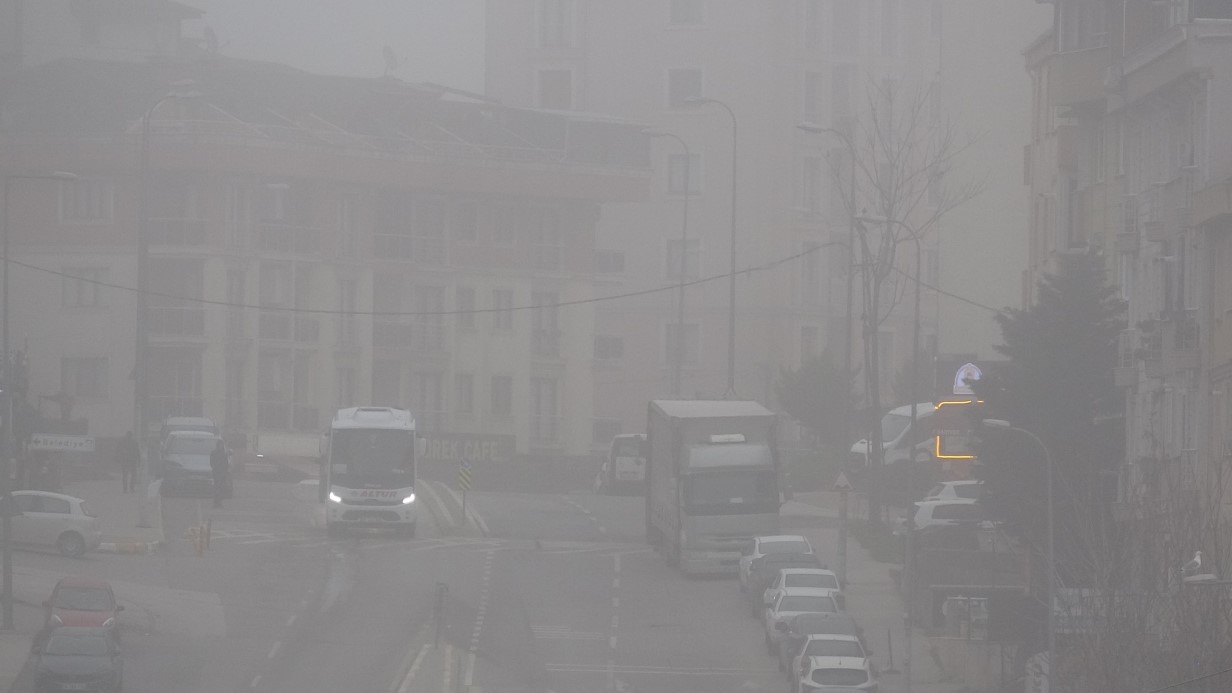 Anadolu Yakası Sis Altında: Görüş Mesafesi Azaldı, Sürücüler Dikkatli Olmalı