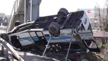 Ankara Kahramankazan’da Feci Kaza: Bir Halk Otobüsü Köprü Direğine Çarptı