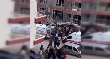 Ankara Kahramankazan’da İnşaat İskelesi Çöktü: Üç İşçi Yaralandı