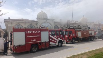 Antalya Manavgat’ta Butikte Çıkan Yangın Korkuttu