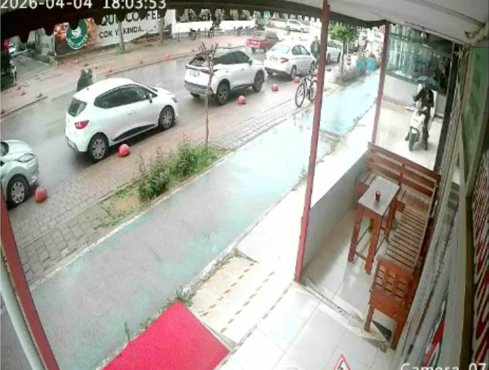 Antalya’da İlginç Hırsızlık Vakası: Bir Bisikletle Geldi, Motosikletle Gitti