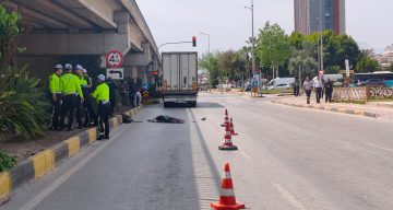 Antalya’da Trafik Kazası: Mendil Satan Yaşlı Kadın Hayatını Kaybetti