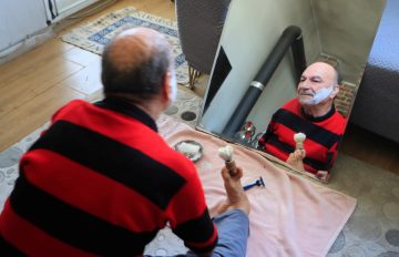 Antalya’dan İlham Veren Yaşam Mücadelesi: Mehmet Temel’in Ayaklarıyla Yazdığı Destan