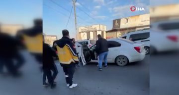 Başakşehir’de kaza sonrası yol ortasında kavga: Sürücüye yumruklarla saldırdı