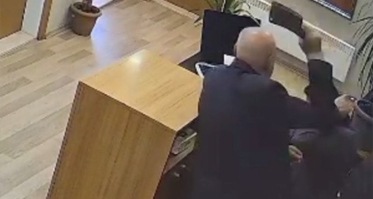 Belediye personeline satırla saldırı anı kamerada