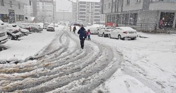 Bitlis’te nisanda kara kış: 84 köy yolu ulaşıma kapandı