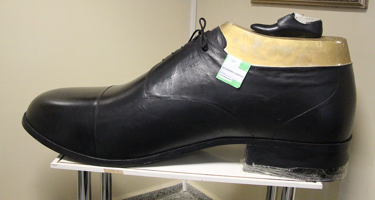 Bolu’da Türkiye’nin en büyük giyilebilir ayakkabısı üretildi: Tam 222 numara