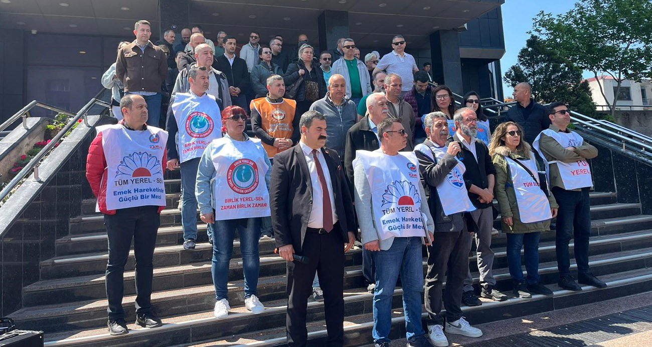 Buca ve Karşıyaka belediyelerinde memurlar iş bırakma eyleminde