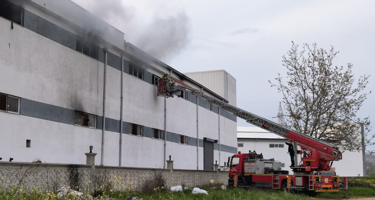 Bursa İnegöl’deki Mobilya Fabrikasında Büyük Yangın