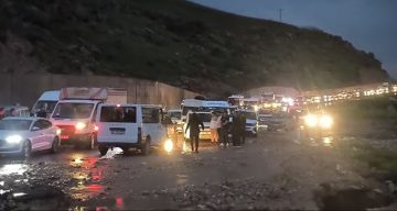 Cizre’de heyelan yolu kapattı, çok sayıda araç ve vatandaş mahsur kaldı