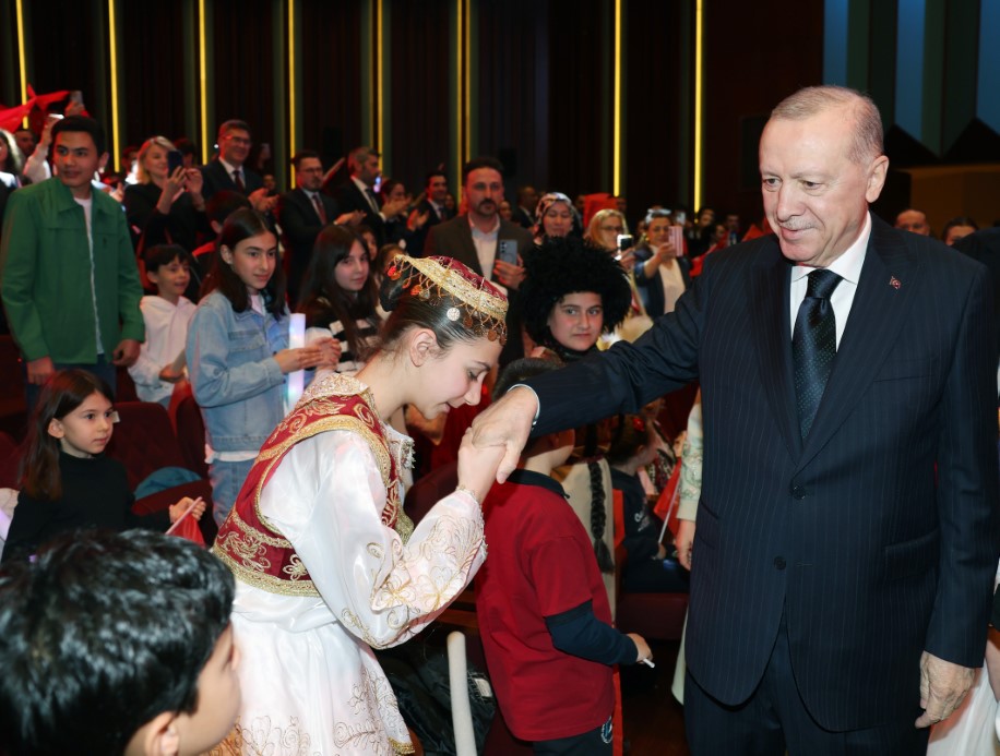 Cumhurbaşkanı Erdoğan, 23 Nisan’da Geleceğimizi Şekillendiren Çocuklarımıza Seslendi