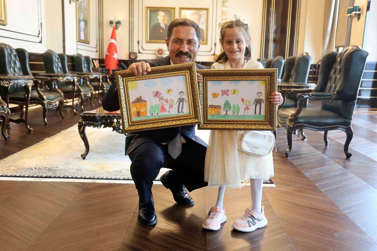 Deprem Sonrası Yeniden Hayata Tutunan Küçük Zeynep’in Hikayesi