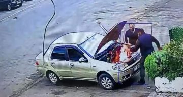 Diyarbakır’da Alevler İçindeki Otomobili Söndürme Çabası Kamerada