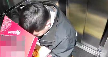 Düzce’de Bir Kurye Asansöre Tuvaletini Yapınca Temizlik Yaptırıldı