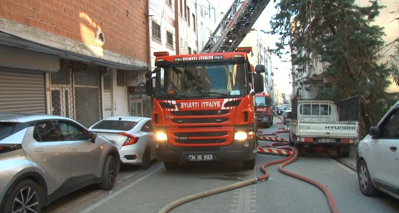 Esenyurt’ta Korkutan Çatı Yangını: Üç Bina Etkilendi