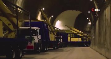 İran Devrim Muhafızları’ndan Gövde Gösterisi: Füze ve İHA Stoklarını Yeniliyor