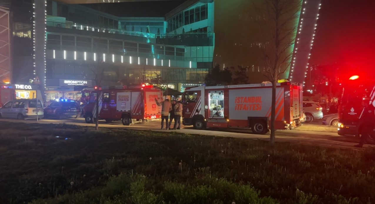 Kağıthane’deki Alışveriş Merkezinde Yangın Paniği