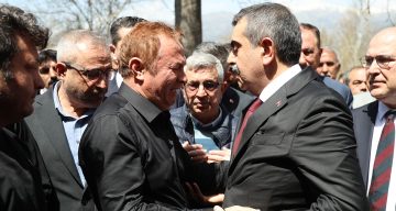 Kahraman Öğretmen Ayla Kara, Gözyaşları Arasında Son Yolculuğuna Uğurlandı