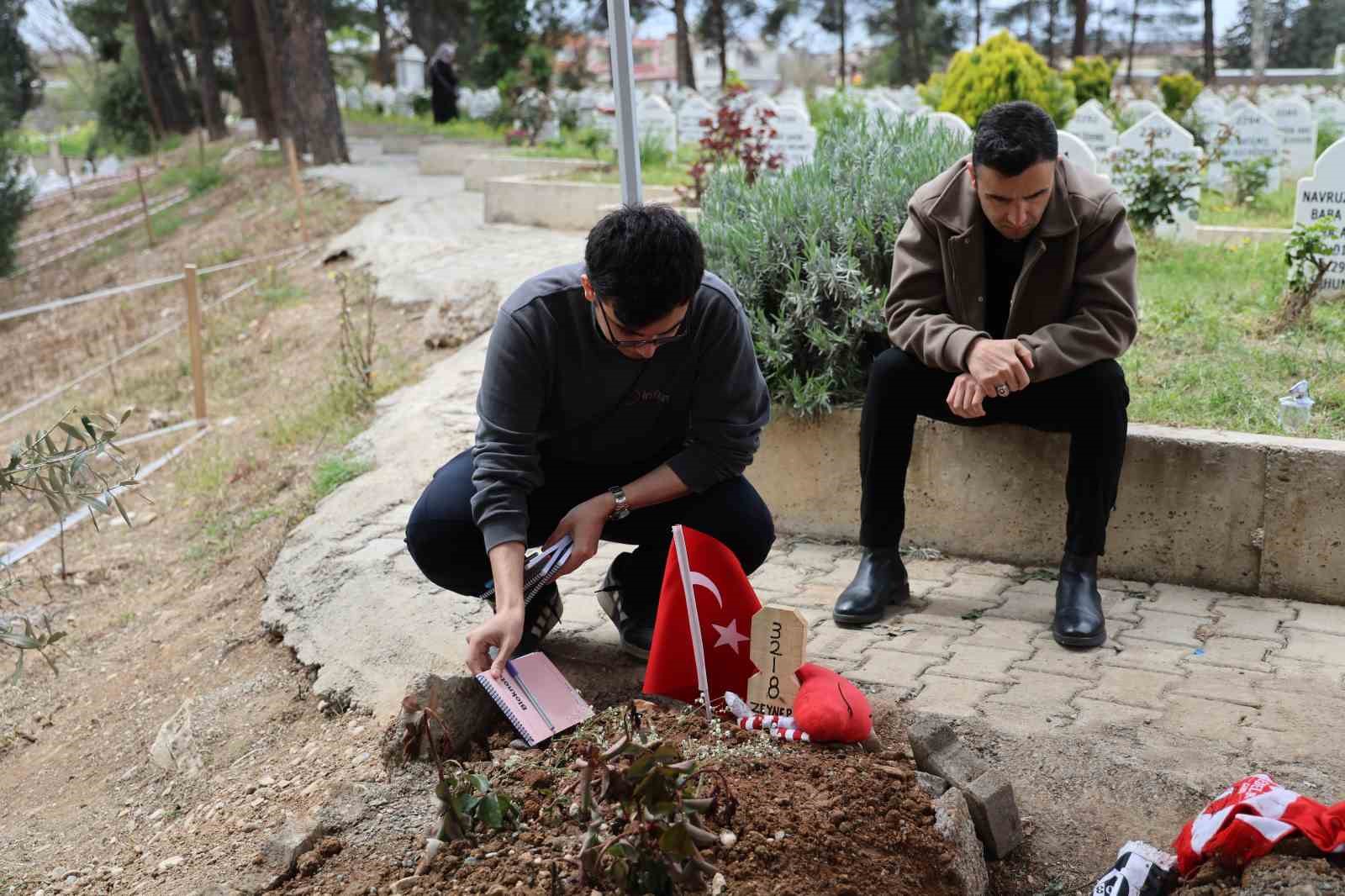 Kahramanmaraş’taki Trajik Olayda Mezarlığa Yürekleri Isıtan Not
