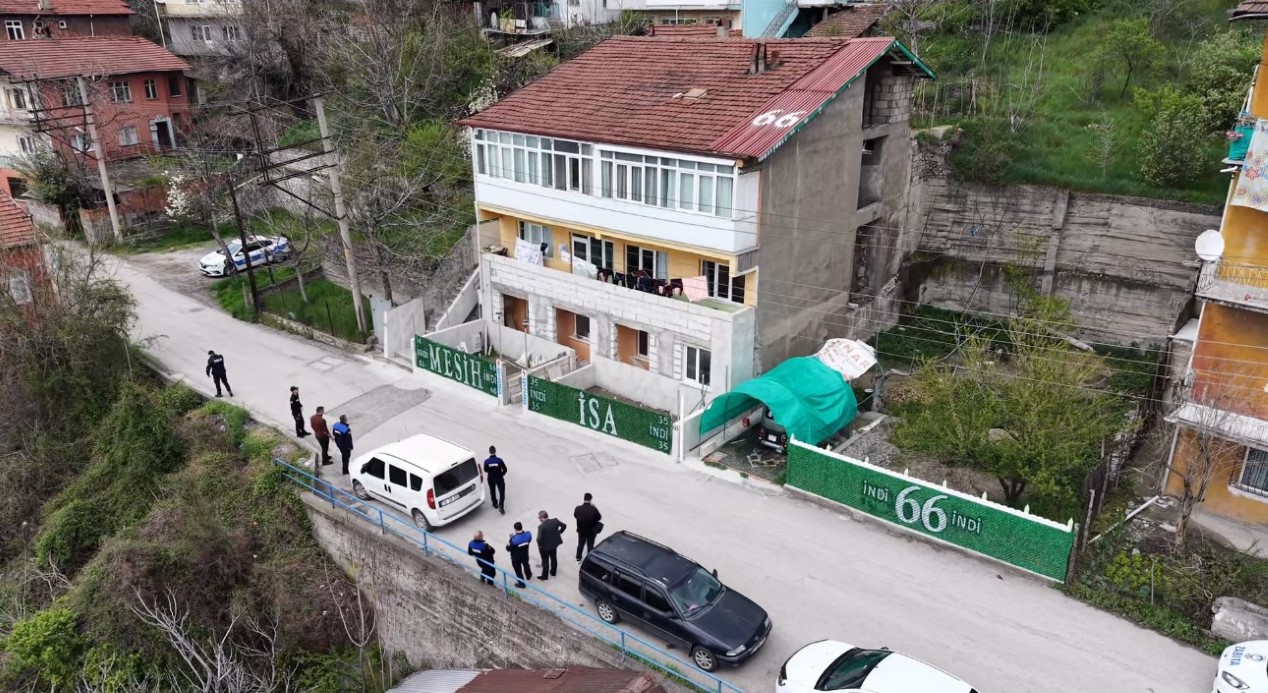 Karabük’te Evin Üzerine Yazılan Gizemli İfadeler Polisi Harekete Geçirdi