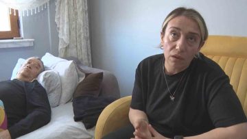 Köpek sürüsünün saldırısında ağır yaralanan yaşlı kadın: “Kolumu, elimi, başımı ve bacağımı parçaladılar”