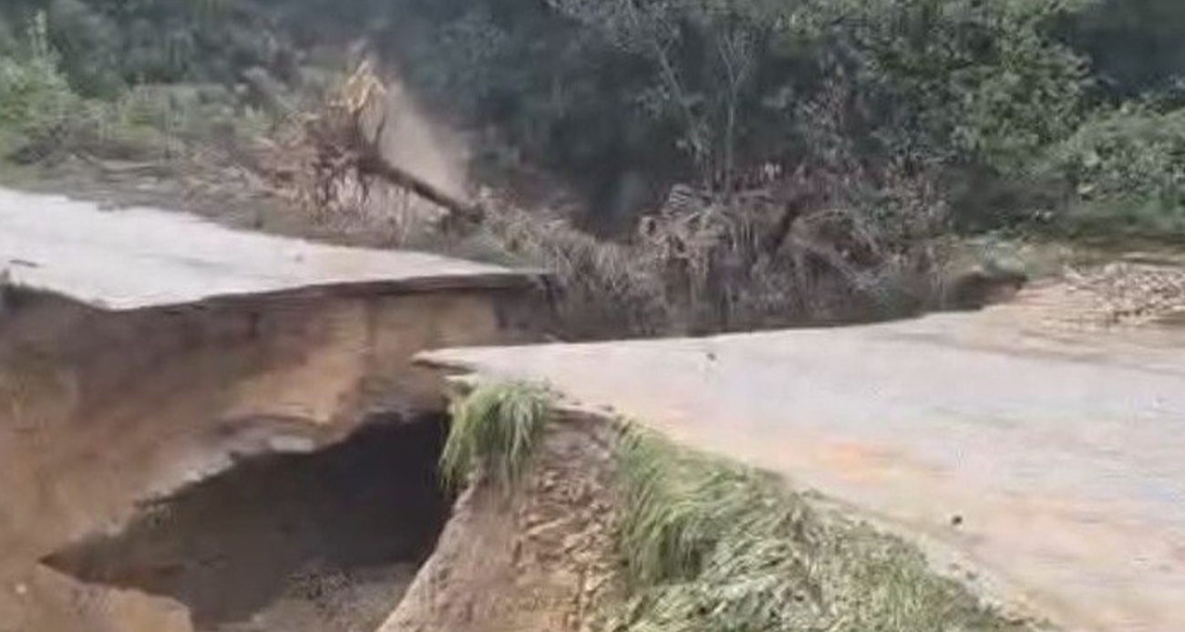 Mersin Silifke’de Sağanak Yağışların Olumsuz Etkileri: Yollar ve Seralarda Hasar