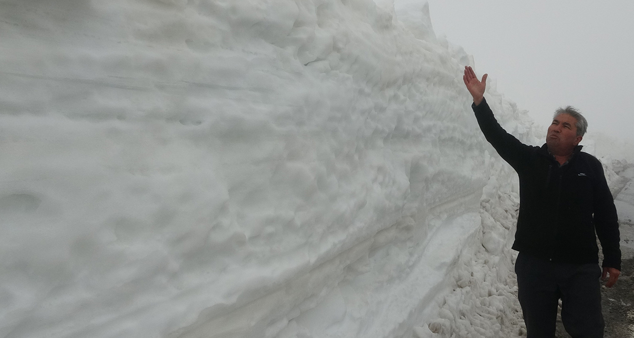 Mersin’de Kar Sürprizi: Yaz Kentinde Kar Kalınlığı 2 Metreyi Aştı